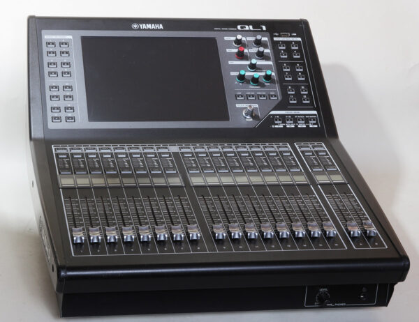 Yamaha QL 1 32 Channel Digital Mixer Mixing Console
