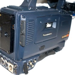 Panasonic AJ-HDX900 Camcorder w/ AJ-HVF21G Viewfinder - 640 Drum Hours! hdx 900 - Image 4