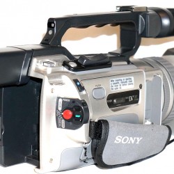 Sony Handycam DCR-VX2000 3CCD Camcorder - 30 Day Warranty! - Image 5